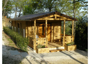 Bungalow per villaggio turistico: amati dai clienti che cercano il calore del legno